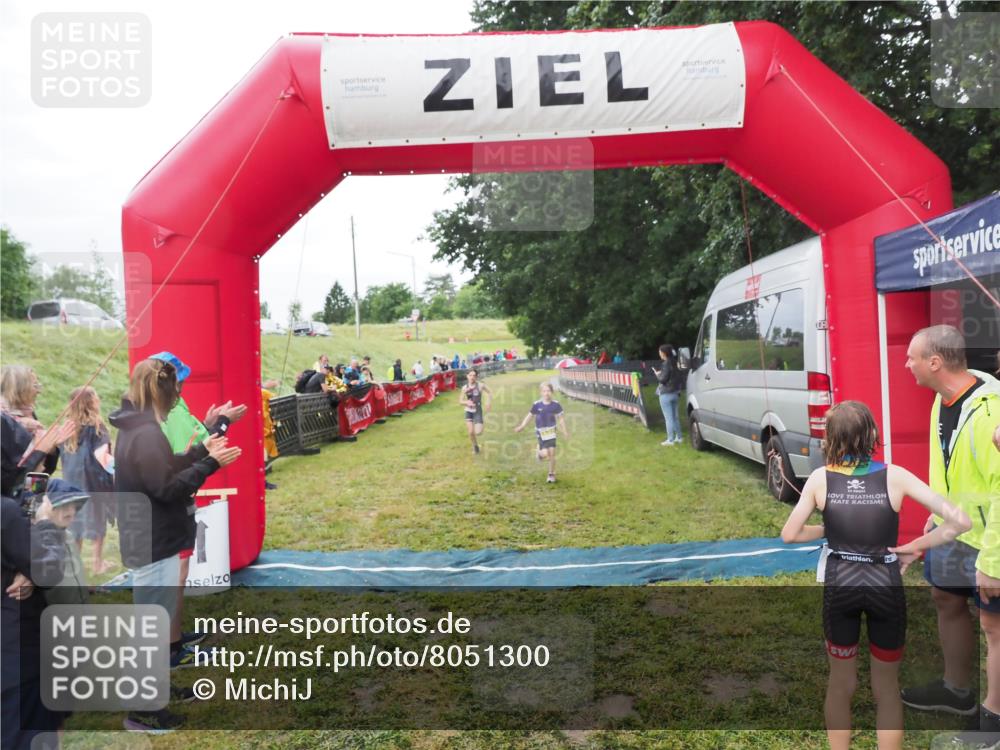 21.06.2025 - 27. Vierlanden-Triathlon MichiJ http://msf.ph/oto/8051300 15.06.2026 15:21:47 Ziel 1339, 1353, 1390 meine-sportfotos.de