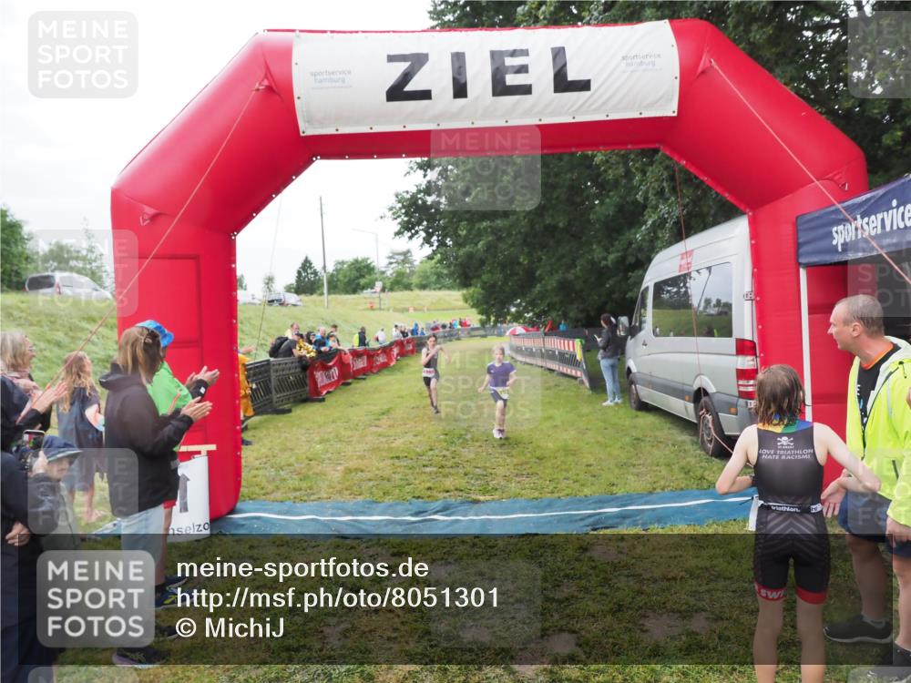 21.06.2025 - 27. Vierlanden-Triathlon MichiJ http://msf.ph/oto/8051301 15.06.2026 15:21:47 Ziel 1339, 1353, 1390 meine-sportfotos.de