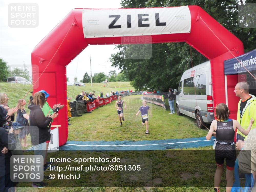 21.06.2025 - 27. Vierlanden-Triathlon MichiJ http://msf.ph/oto/8051305 15.06.2026 15:21:47 Ziel 1339, 1353, 1390 meine-sportfotos.de