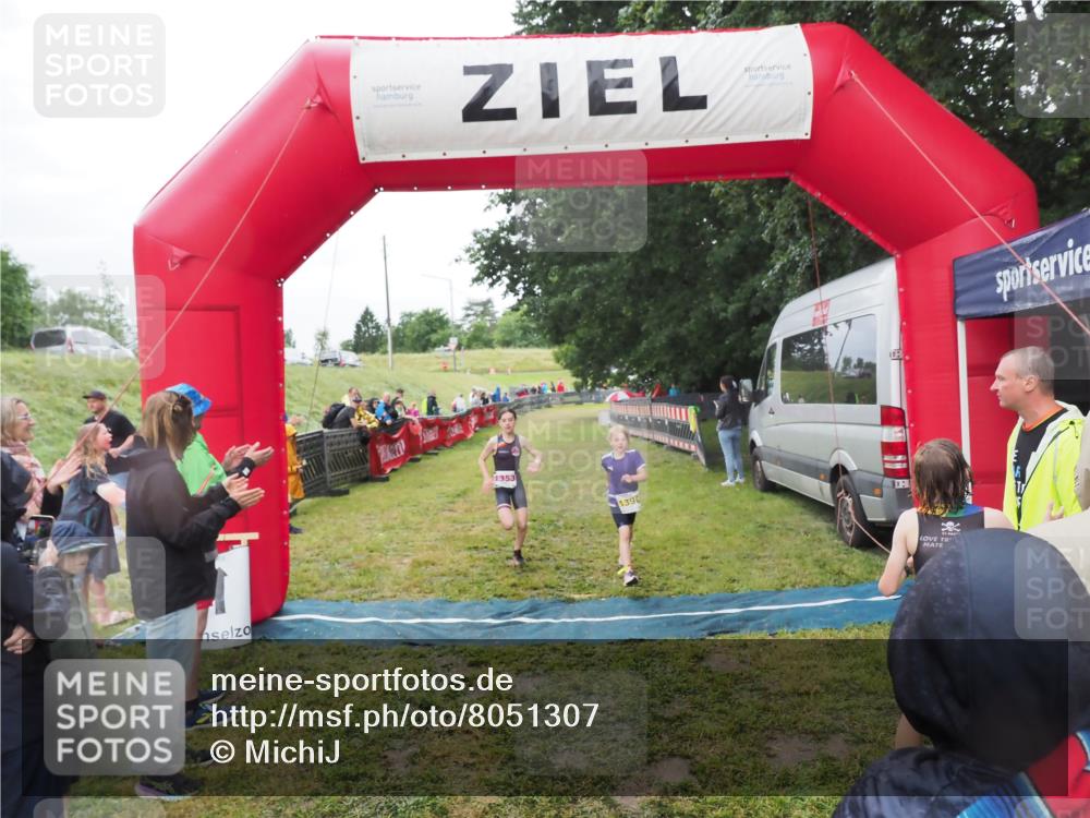 21.06.2025 - 27. Vierlanden-Triathlon MichiJ http://msf.ph/oto/8051307 15.06.2026 15:21:47 Ziel 1339, 1353, 1390 meine-sportfotos.de