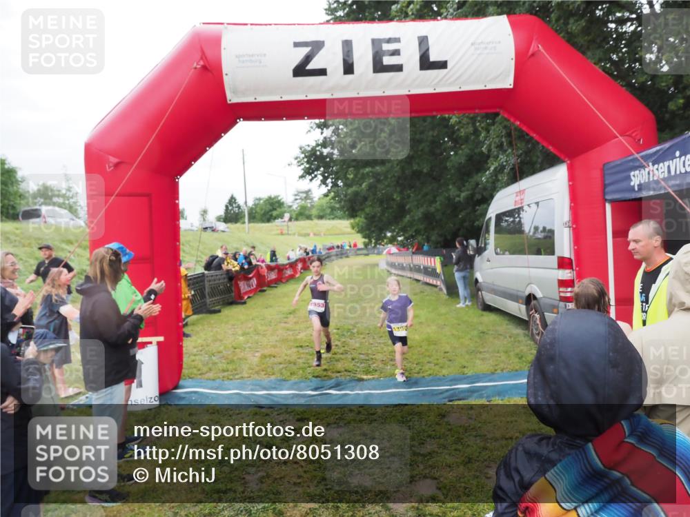 21.06.2025 - 27. Vierlanden-Triathlon MichiJ http://msf.ph/oto/8051308 15.06.2026 15:21:48 Ziel 1339, 1353, 1390 meine-sportfotos.de