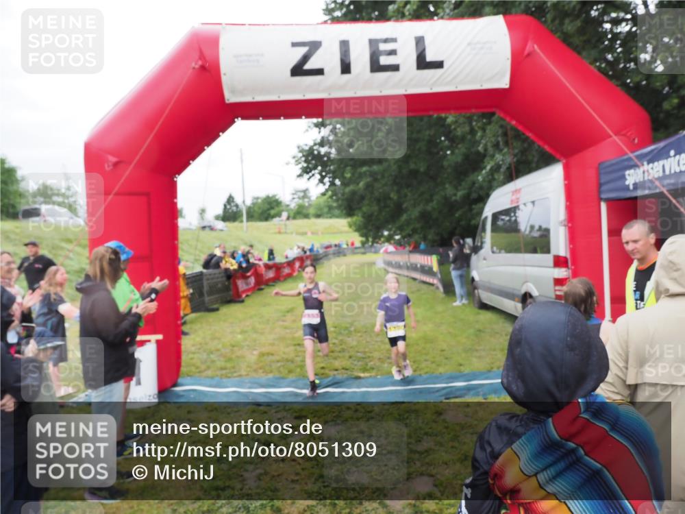 21.06.2025 - 27. Vierlanden-Triathlon MichiJ http://msf.ph/oto/8051309 15.06.2026 15:21:48 Ziel 1339, 1353, 1390 meine-sportfotos.de