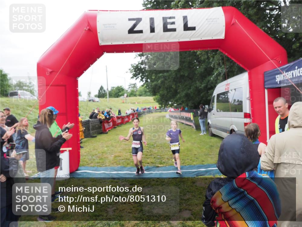 21.06.2025 - 27. Vierlanden-Triathlon MichiJ http://msf.ph/oto/8051310 15.06.2026 15:21:48 Ziel 1339, 1353, 1390 meine-sportfotos.de