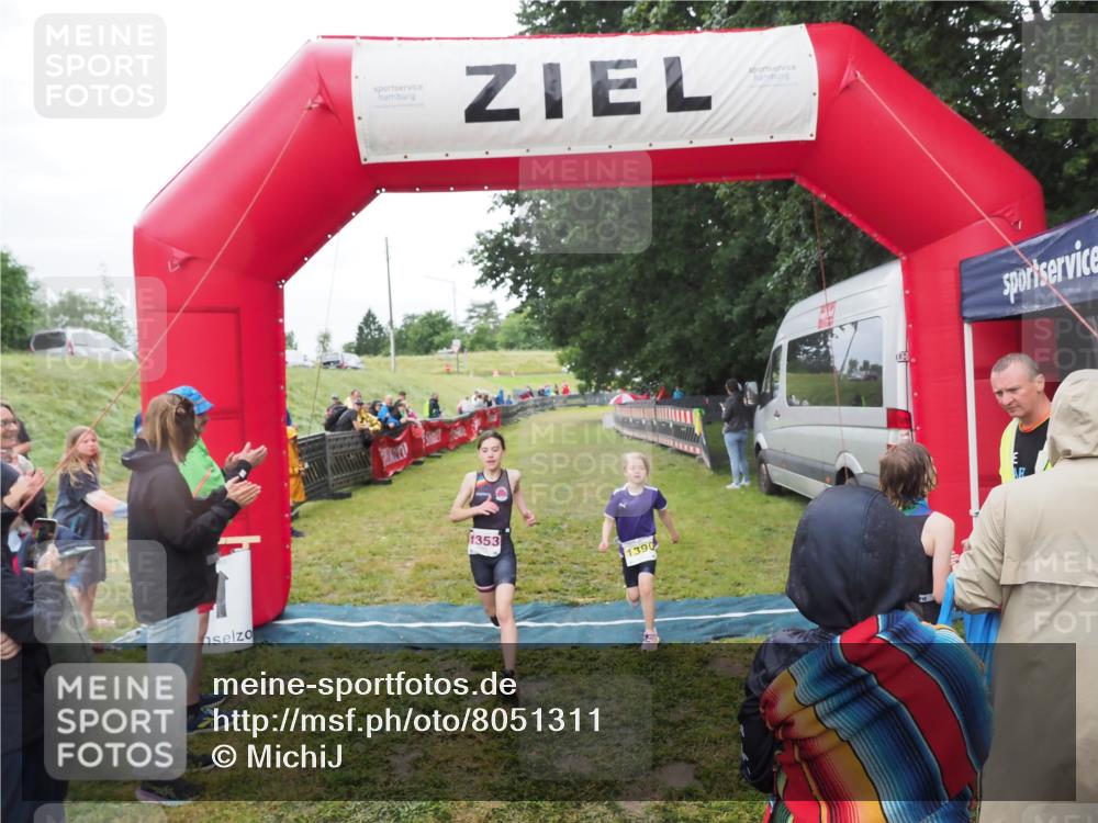 21.06.2025 - 27. Vierlanden-Triathlon MichiJ http://msf.ph/oto/8051311 15.06.2026 15:21:48 Ziel 1339, 1353, 1390 meine-sportfotos.de