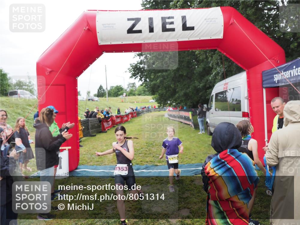 21.06.2025 - 27. Vierlanden-Triathlon MichiJ http://msf.ph/oto/8051314 15.06.2026 15:21:48 Ziel 1339, 1353, 1390 meine-sportfotos.de
