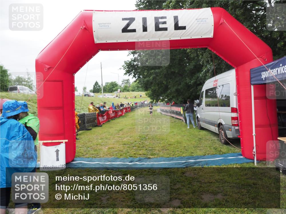 21.06.2025 - 27. Vierlanden-Triathlon MichiJ http://msf.ph/oto/8051356 15.06.2026 15:24:46 Ziel 1342 meine-sportfotos.de