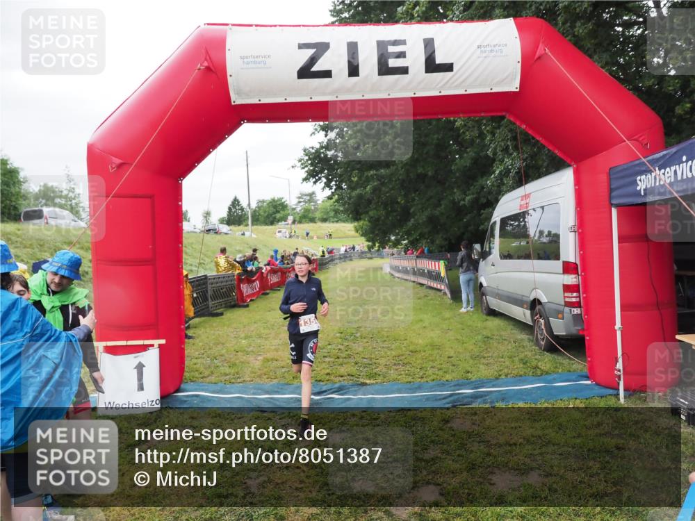 21.06.2025 - 27. Vierlanden-Triathlon MichiJ http://msf.ph/oto/8051387 15.06.2026 15:24:51 Ziel 1342, 1350 meine-sportfotos.de