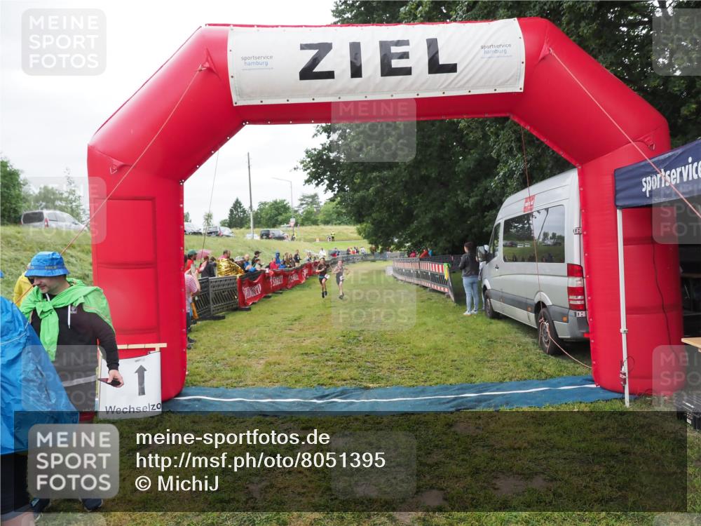21.06.2025 - 27. Vierlanden-Triathlon MichiJ http://msf.ph/oto/8051395 15.06.2026 15:24:58 Ziel 1350, 1352, 1370 meine-sportfotos.de