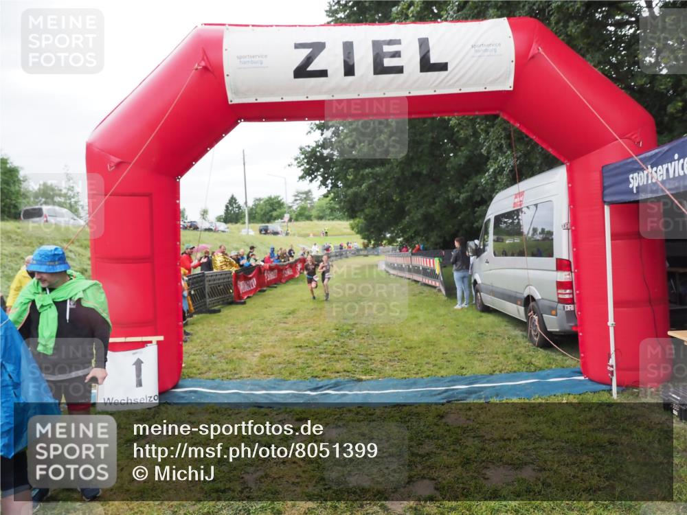 21.06.2025 - 27. Vierlanden-Triathlon MichiJ http://msf.ph/oto/8051399 15.06.2026 15:24:59 Ziel 1352, 1370 meine-sportfotos.de