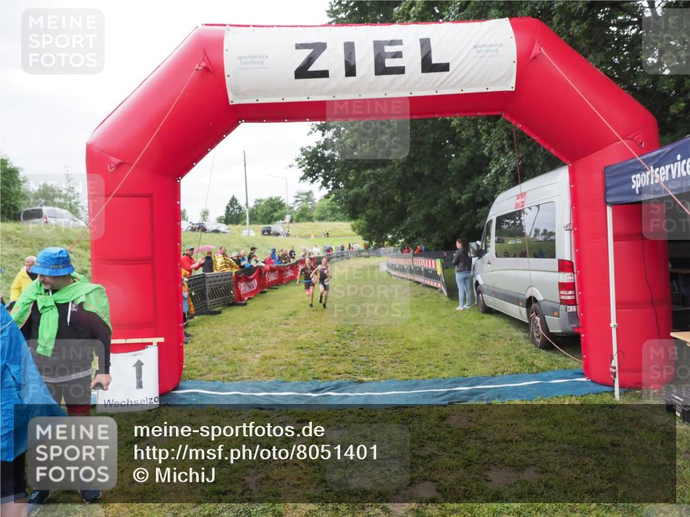 21.06.2025 - 27. Vierlanden-Triathlon MichiJ http://msf.ph/oto/8051401 15.06.2026 15:24:59 Ziel 1352, 1370 meine-sportfotos.de