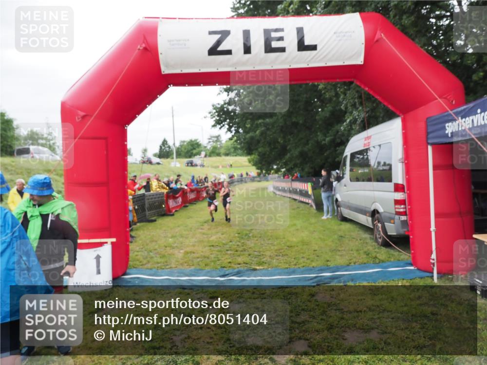 21.06.2025 - 27. Vierlanden-Triathlon MichiJ http://msf.ph/oto/8051404 15.06.2026 15:24:59 Ziel 1352, 1370 meine-sportfotos.de