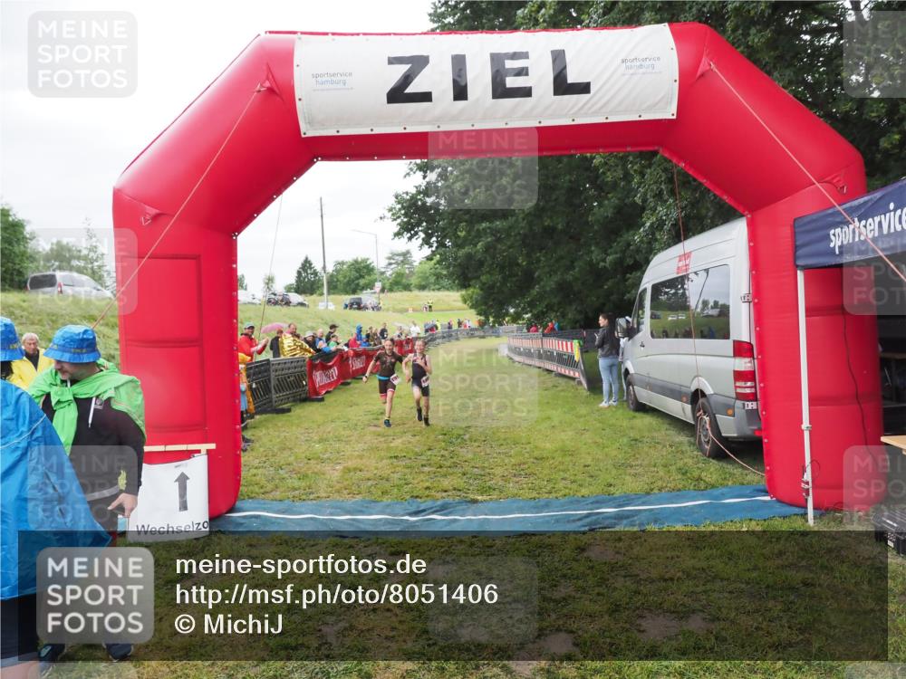 21.06.2025 - 27. Vierlanden-Triathlon MichiJ http://msf.ph/oto/8051406 15.06.2026 15:25:00 Ziel 1352, 1370 meine-sportfotos.de