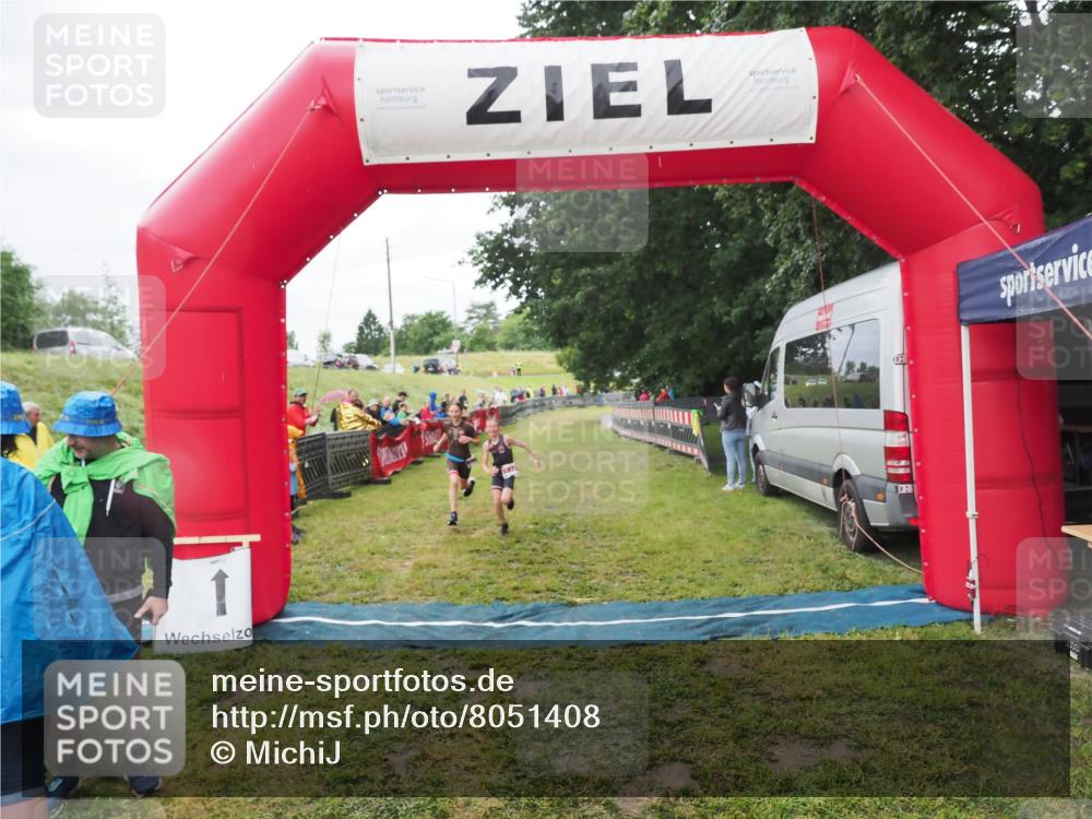 21.06.2025 - 27. Vierlanden-Triathlon MichiJ http://msf.ph/oto/8051408 15.06.2026 15:25:00 Ziel 1352, 1370 meine-sportfotos.de