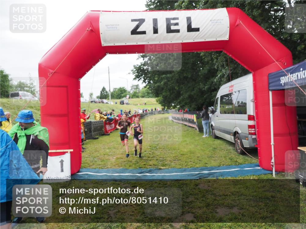 21.06.2025 - 27. Vierlanden-Triathlon MichiJ http://msf.ph/oto/8051410 15.06.2026 15:25:00 Ziel 1352, 1370 meine-sportfotos.de