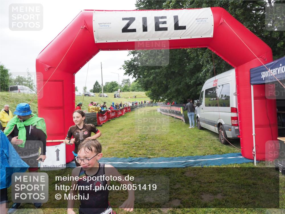 21.06.2025 - 27. Vierlanden-Triathlon MichiJ http://msf.ph/oto/8051419 15.06.2026 15:25:02 Ziel 1352, 1370 meine-sportfotos.de