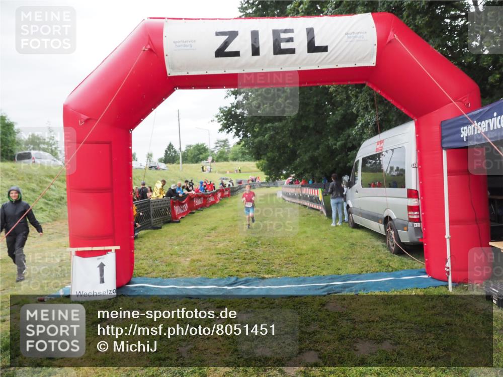 21.06.2025 - 27. Vierlanden-Triathlon MichiJ http://msf.ph/oto/8051451 15.06.2026 15:26:19 Ziel 1344 meine-sportfotos.de