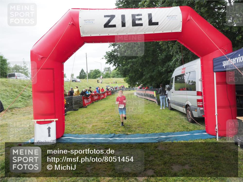 21.06.2025 - 27. Vierlanden-Triathlon MichiJ http://msf.ph/oto/8051454 15.06.2026 15:26:20 Ziel 1344 meine-sportfotos.de