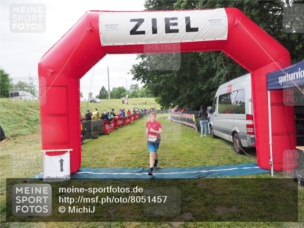21.06.2025 - 27. Vierlanden-Triathlon MichiJ http://msf.ph/oto/8051457 15.06.2026 15:26:21 Ziel 1344 meine-sportfotos.de
