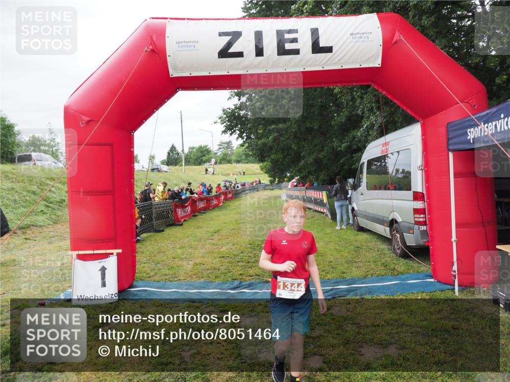 21.06.2025 - 27. Vierlanden-Triathlon MichiJ http://msf.ph/oto/8051464 15.06.2026 15:26:22 Ziel 1344 meine-sportfotos.de