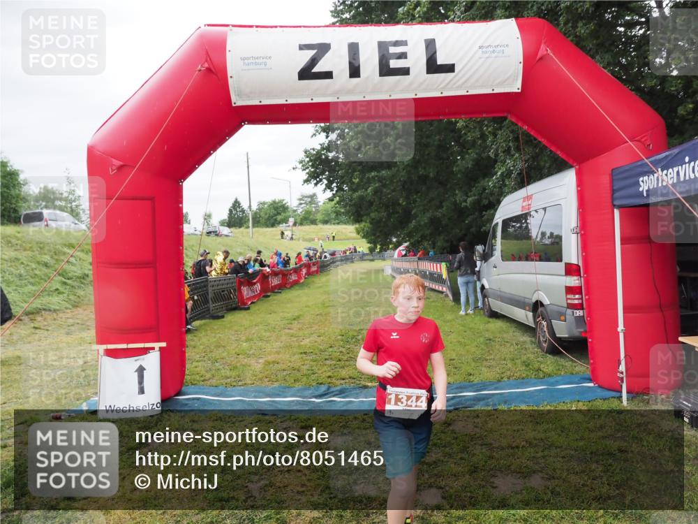 21.06.2025 - 27. Vierlanden-Triathlon MichiJ http://msf.ph/oto/8051465 15.06.2026 15:26:22 Ziel 1344 meine-sportfotos.de