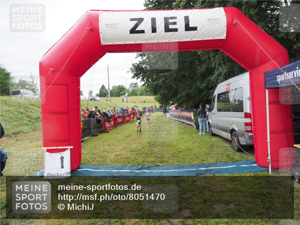 21.06.2025 - 27. Vierlanden-Triathlon MichiJ http://msf.ph/oto/8051470 15.06.2026 15:26:34 Ziel 1335, 1364 meine-sportfotos.de