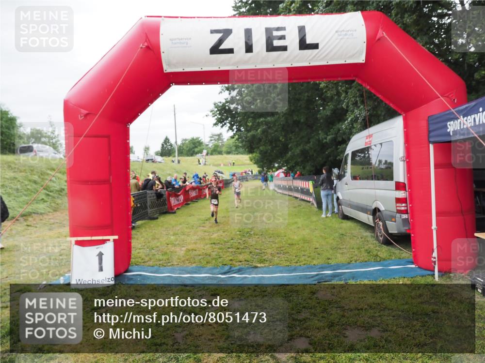 21.06.2025 - 27. Vierlanden-Triathlon MichiJ http://msf.ph/oto/8051473 15.06.2026 15:26:35 Ziel 1335, 1364 meine-sportfotos.de