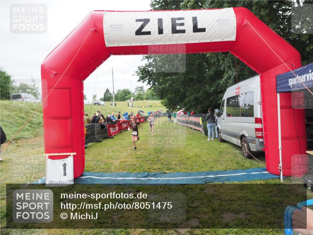 21.06.2025 - 27. Vierlanden-Triathlon MichiJ http://msf.ph/oto/8051475 15.06.2026 15:26:35 Ziel 1335, 1364 meine-sportfotos.de