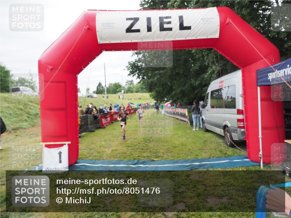 21.06.2025 - 27. Vierlanden-Triathlon MichiJ http://msf.ph/oto/8051476 15.06.2026 15:26:35 Ziel 1335, 1364 meine-sportfotos.de