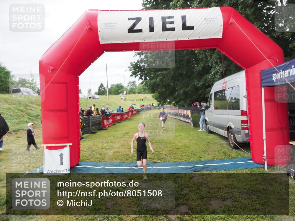 21.06.2025 - 27. Vierlanden-Triathlon MichiJ http://msf.ph/oto/8051508 15.06.2026 15:27:01 Ziel 1341, 1368 meine-sportfotos.de