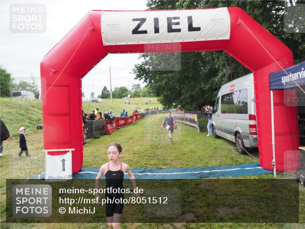 21.06.2025 - 27. Vierlanden-Triathlon MichiJ http://msf.ph/oto/8051512 15.06.2026 15:27:01 Ziel 1341, 1368 meine-sportfotos.de