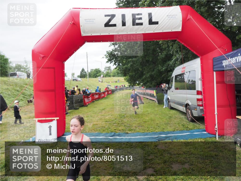 21.06.2025 - 27. Vierlanden-Triathlon MichiJ http://msf.ph/oto/8051513 15.06.2026 15:27:01 Ziel 1341, 1368 meine-sportfotos.de
