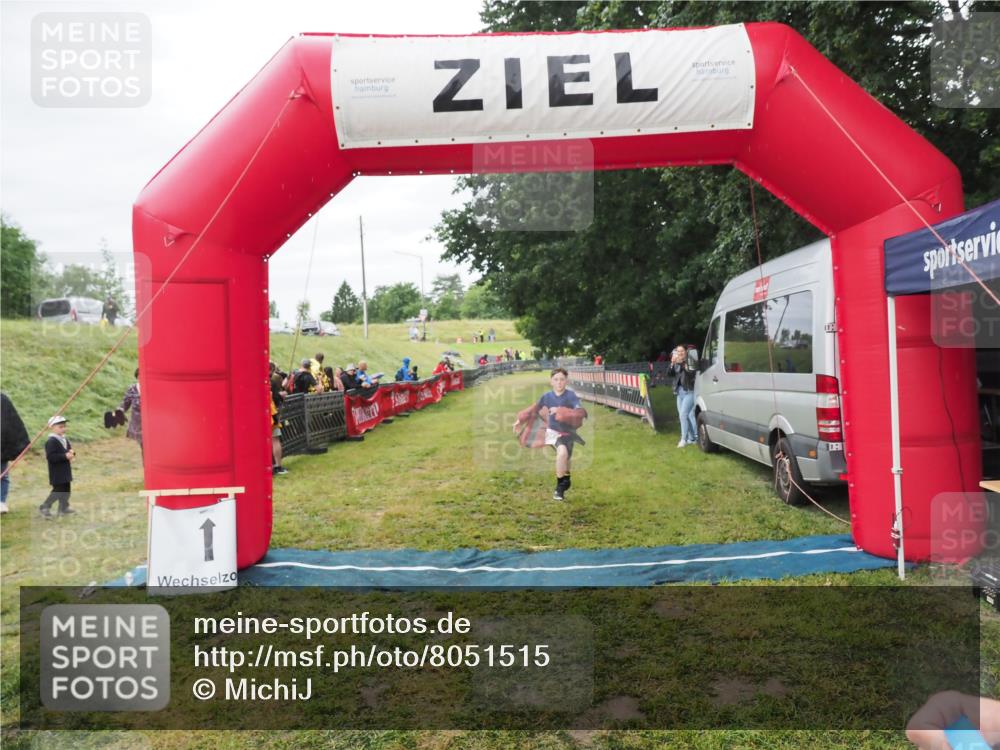 21.06.2025 - 27. Vierlanden-Triathlon MichiJ http://msf.ph/oto/8051515 15.06.2026 15:27:02 Ziel 1341, 1368 meine-sportfotos.de