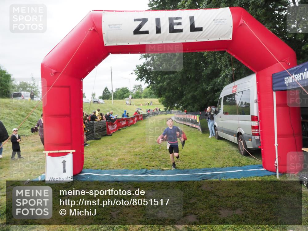 21.06.2025 - 27. Vierlanden-Triathlon MichiJ http://msf.ph/oto/8051517 15.06.2026 15:27:02 Ziel 1341, 1368 meine-sportfotos.de
