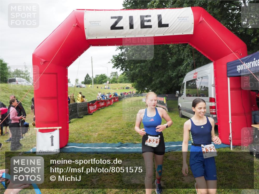 21.06.2025 - 27. Vierlanden-Triathlon MichiJ http://msf.ph/oto/8051575 15.06.2026 15:28:57 Ziel 1321, 1326, 1358 meine-sportfotos.de