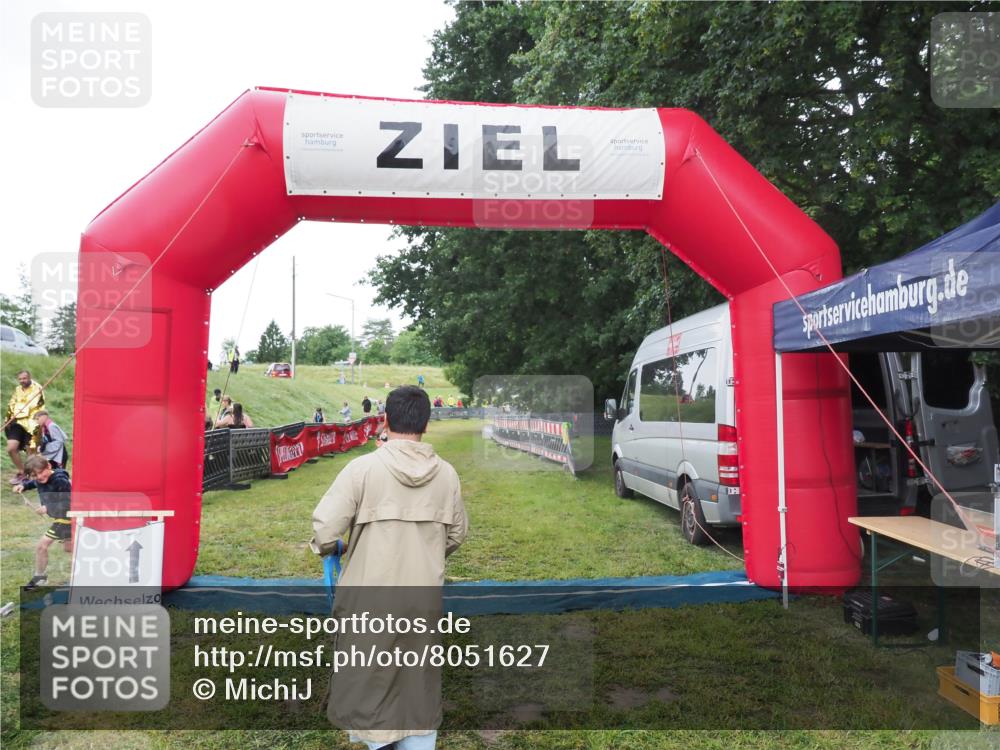 21.06.2025 - 27. Vierlanden-Triathlon MichiJ http://msf.ph/oto/8051627 15.06.2026 15:38:34 Ziel 1334 meine-sportfotos.de