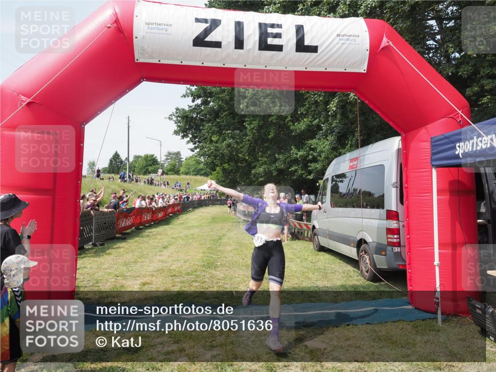 21.06.2025 - 27. Vierlanden-Triathlon KatJ http://msf.ph/oto/8051636 15.06.2025 11:39:28 Ziel 575 meine-sportfotos.de
