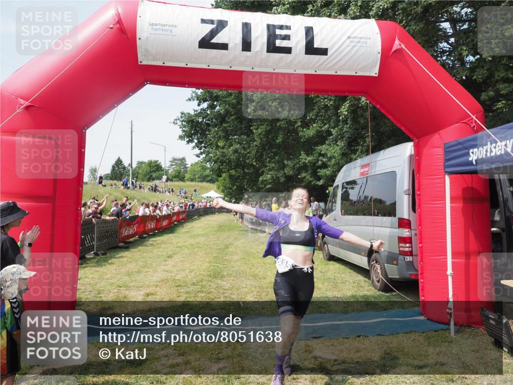21.06.2025 - 27. Vierlanden-Triathlon KatJ http://msf.ph/oto/8051638 15.06.2025 11:39:28 Ziel 575 meine-sportfotos.de