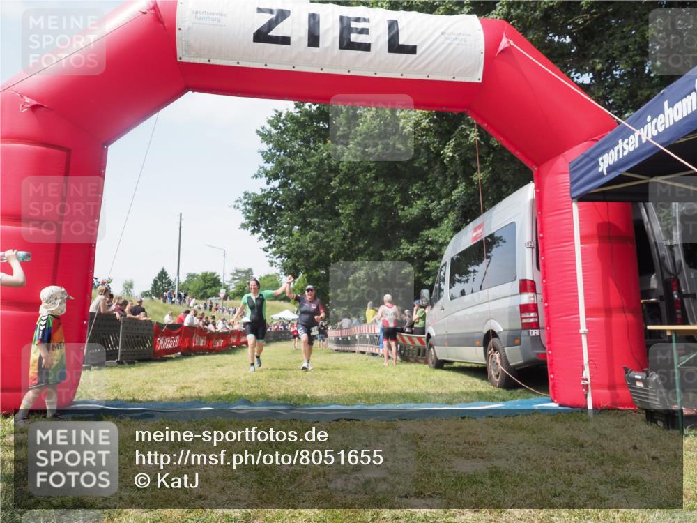 21.06.2025 - 27. Vierlanden-Triathlon KatJ http://msf.ph/oto/8051655 15.06.2025 11:40:15 Ziel 532, 557, 562 meine-sportfotos.de