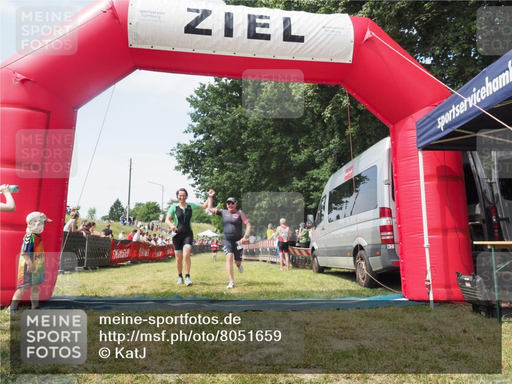 21.06.2025 - 27. Vierlanden-Triathlon KatJ http://msf.ph/oto/8051659 15.06.2025 11:40:16 Ziel 532, 562 meine-sportfotos.de