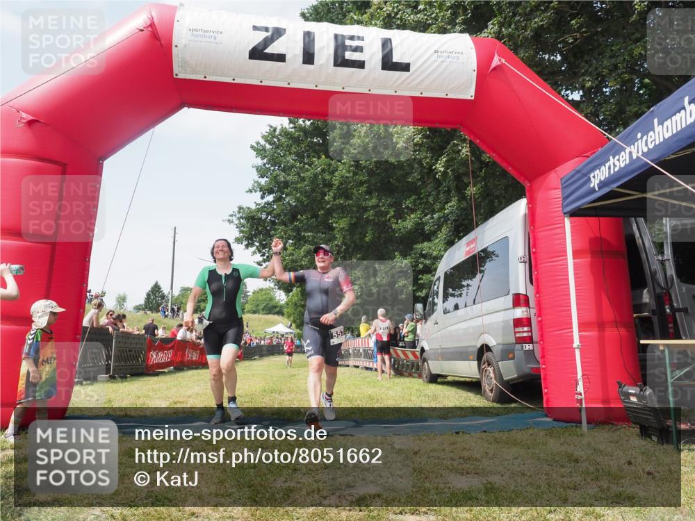21.06.2025 - 27. Vierlanden-Triathlon KatJ http://msf.ph/oto/8051662 15.06.2025 11:40:17 Ziel 532, 562 meine-sportfotos.de