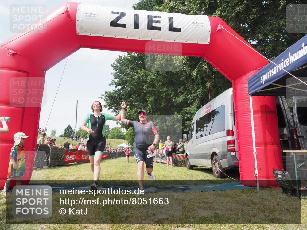21.06.2025 - 27. Vierlanden-Triathlon KatJ http://msf.ph/oto/8051663 15.06.2025 11:40:17 Ziel 532, 562 meine-sportfotos.de