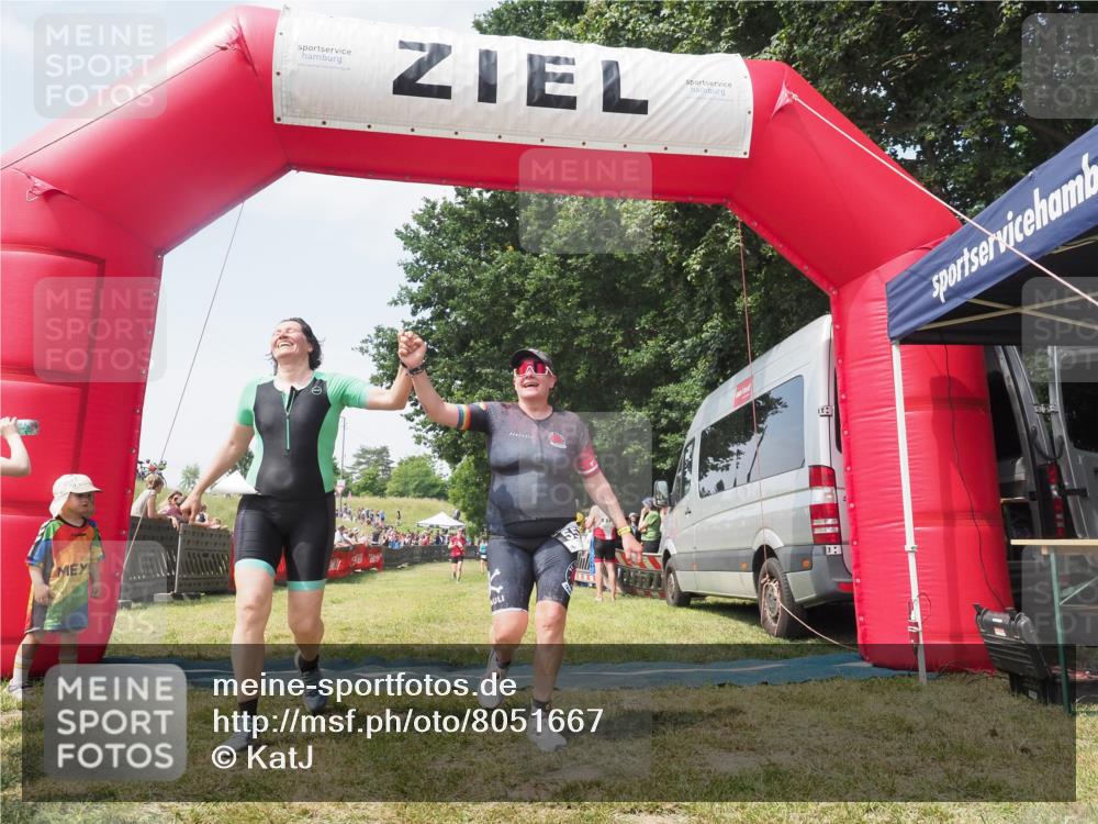 21.06.2025 - 27. Vierlanden-Triathlon KatJ http://msf.ph/oto/8051667 15.06.2025 11:40:18 Ziel 532, 562 meine-sportfotos.de