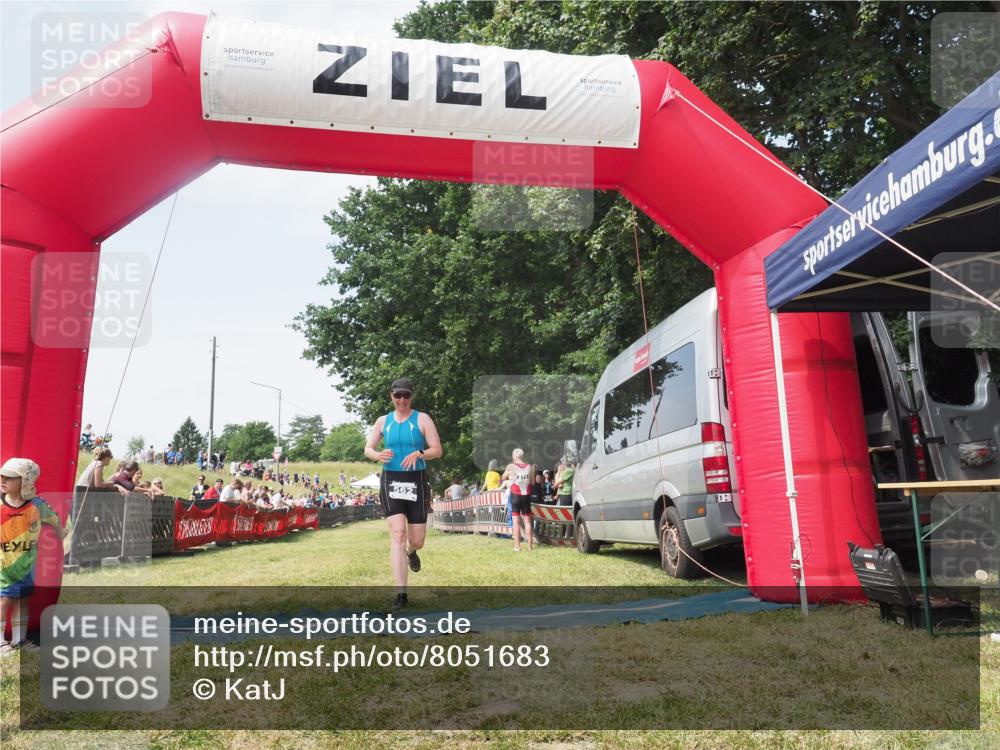 21.06.2025 - 27. Vierlanden-Triathlon KatJ http://msf.ph/oto/8051683 15.06.2025 11:40:29 Ziel  meine-sportfotos.de
