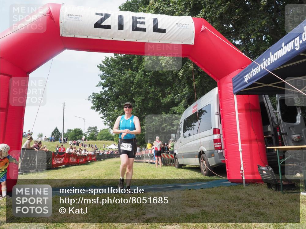 21.06.2025 - 27. Vierlanden-Triathlon KatJ http://msf.ph/oto/8051685 15.06.2025 11:40:29 Ziel  meine-sportfotos.de