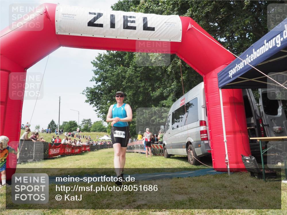 21.06.2025 - 27. Vierlanden-Triathlon KatJ http://msf.ph/oto/8051686 15.06.2025 11:40:29 Ziel  meine-sportfotos.de
