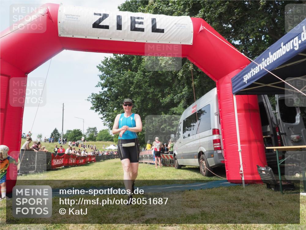 21.06.2025 - 27. Vierlanden-Triathlon KatJ http://msf.ph/oto/8051687 15.06.2025 11:40:30 Ziel  meine-sportfotos.de