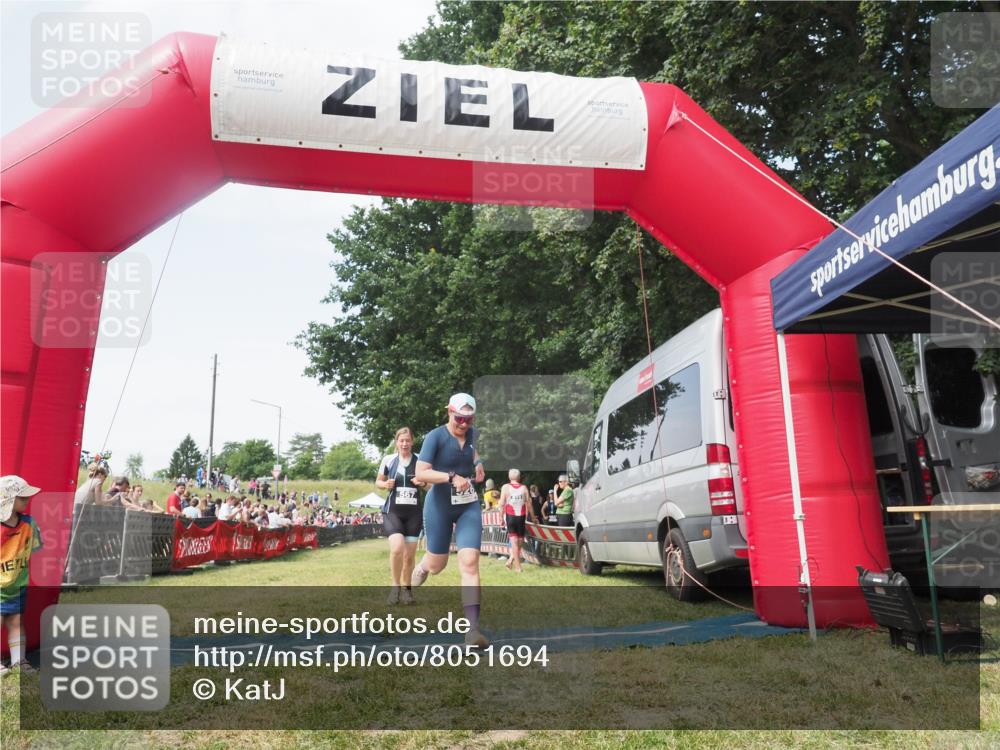 21.06.2025 - 27. Vierlanden-Triathlon KatJ http://msf.ph/oto/8051694 15.06.2025 11:40:51 Ziel 604 meine-sportfotos.de