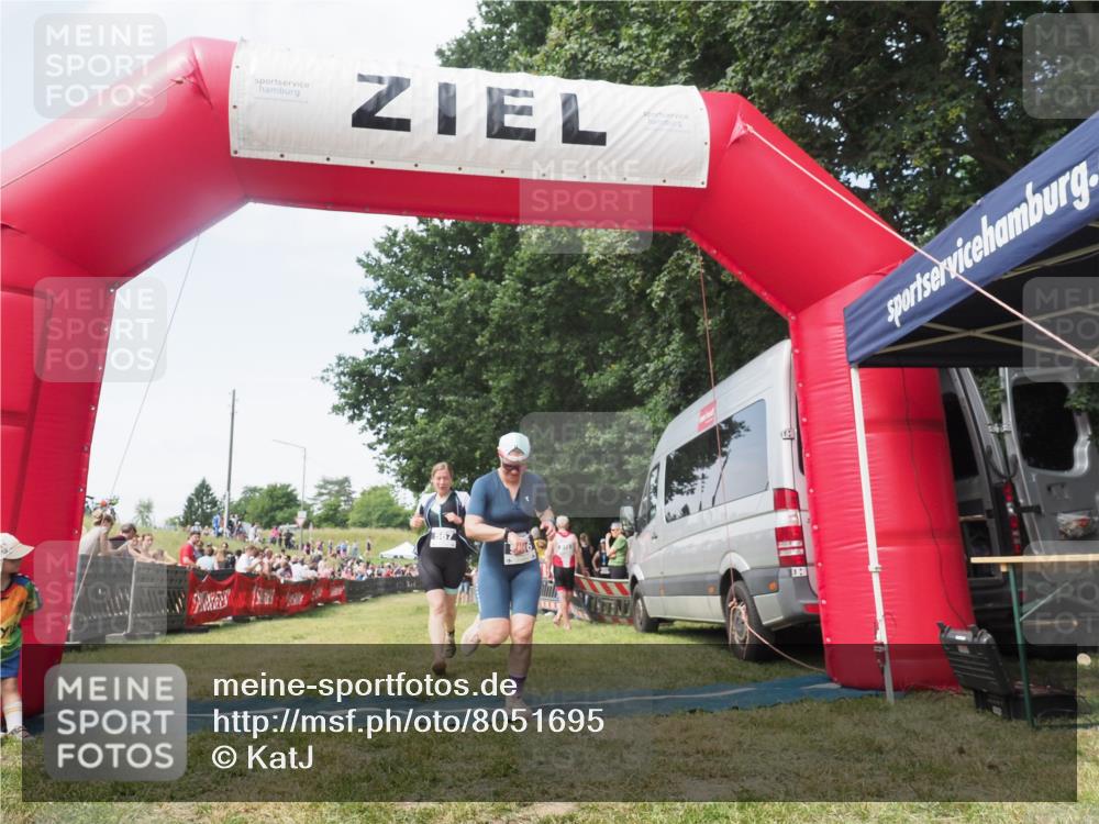 21.06.2025 - 27. Vierlanden-Triathlon KatJ http://msf.ph/oto/8051695 15.06.2025 11:40:51 Ziel 604 meine-sportfotos.de