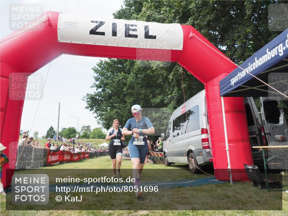 21.06.2025 - 27. Vierlanden-Triathlon KatJ http://msf.ph/oto/8051696 15.06.2025 11:40:52 Ziel 604 meine-sportfotos.de