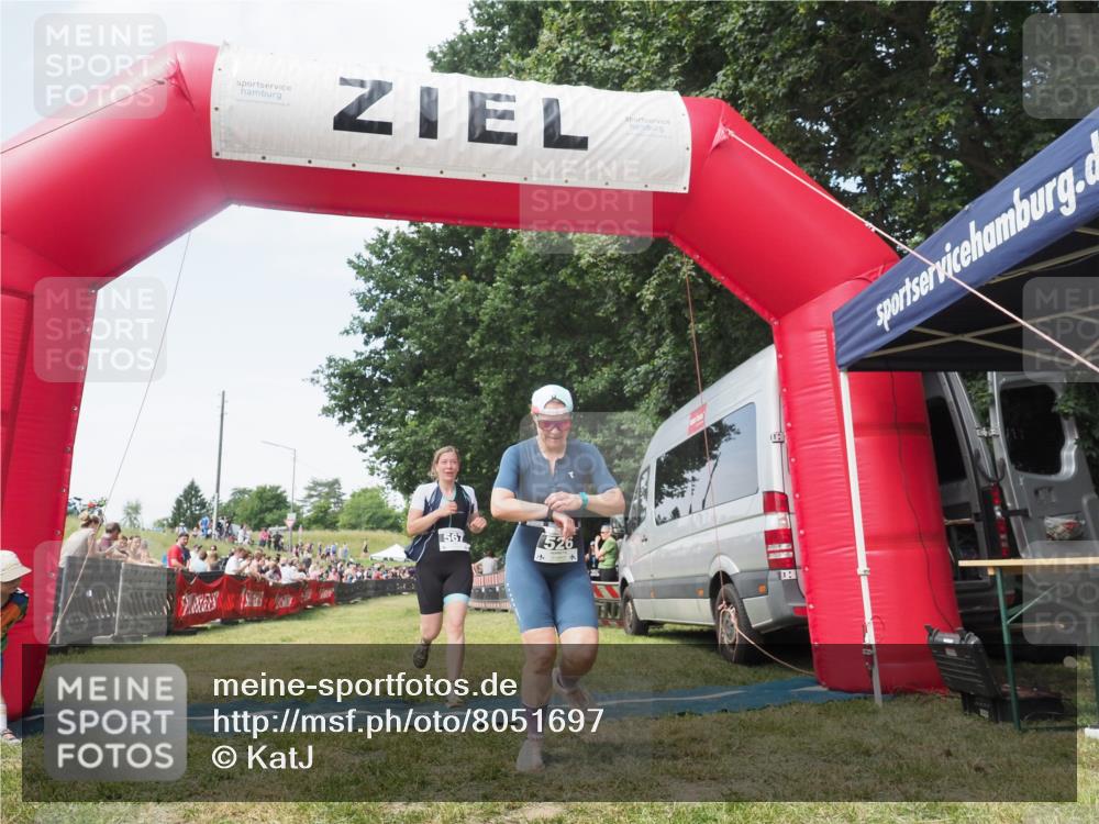 21.06.2025 - 27. Vierlanden-Triathlon KatJ http://msf.ph/oto/8051697 15.06.2025 11:40:52 Ziel 604 meine-sportfotos.de